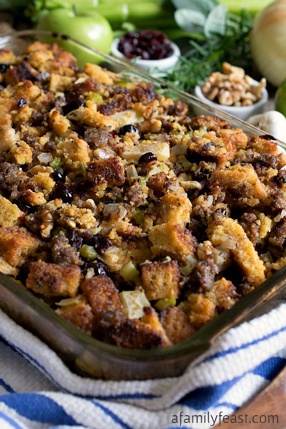 Easy Cornbread and Sausage Thanksgiving Dressing