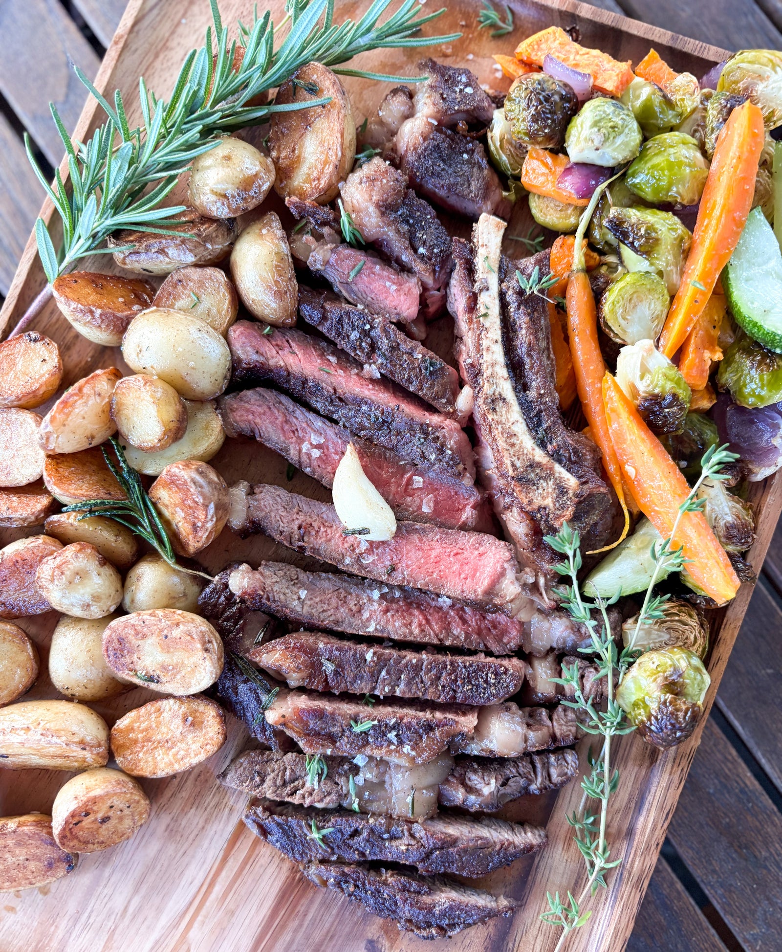 Garlic-Herb Ribeye Steak With Crispy Potatoes & Roasted Veggies